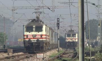 रेलवे प्लेटफार्म का शेड डालते समय हुआ हादसा , दो मजदूर बिजली लाइन से झुलसे