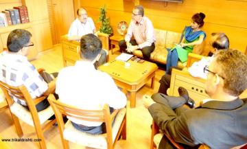 Chief Secretary Anthony de Sa discuss with World Bank office-bearers