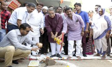 उच्च एवं तकनीकी शिक्षा मंत्री श्री उमाशंकर गुप्ता ने पंचशील नगर में पार्क के विकास का भूमि-पूजन किया।