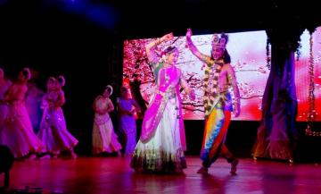 सिंहस्थ में हेमा मालिनी ने कथक नृत्य की मन-मोहक प्रस्तुति दी