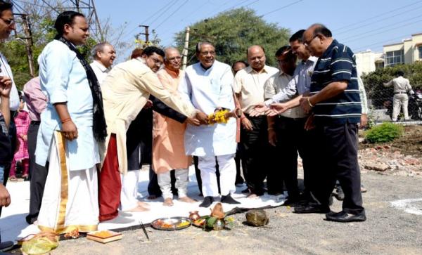 राजस्व मंत्री श्री गुप्ता ने अमलतास फेस-3 में किया सी.सी.रोड का भूमि-पूजन