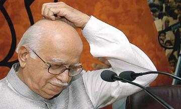 संसद ठप होने से नाराज हुए आडवाणी, बोले साेचता हूं इस्तीफा दे दूं,