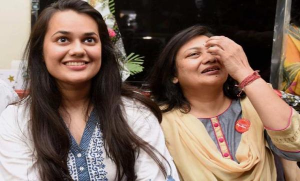 टीना डाबी बनी सबसे कम उम्र की UPSC टॉपर, IAS बनने के लिए खो दिया बचपन टीना डाबी बनी सबसे कम उम्र की UPSC टॉपर, IAS बनने के लिए खो दिया बचपन