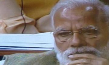 नए लुक में मोदी पहुँचे लोकसभा: मुछो पर दिया ताव